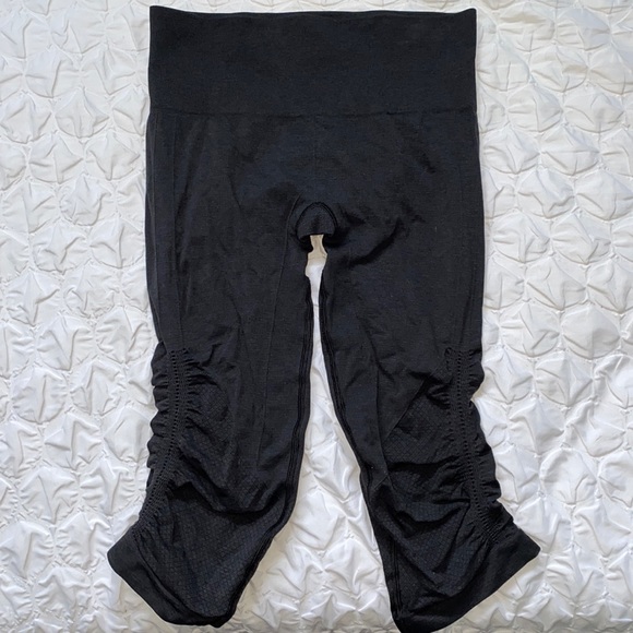 Lululemon In the Flow Ruched Crop leggings - Picture 4 of 5